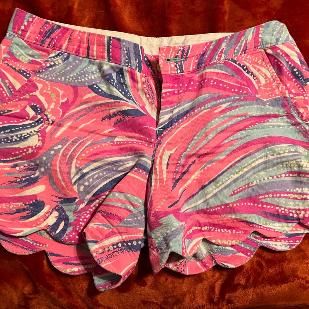 Selling this beautiful lily pulitzer shorts.